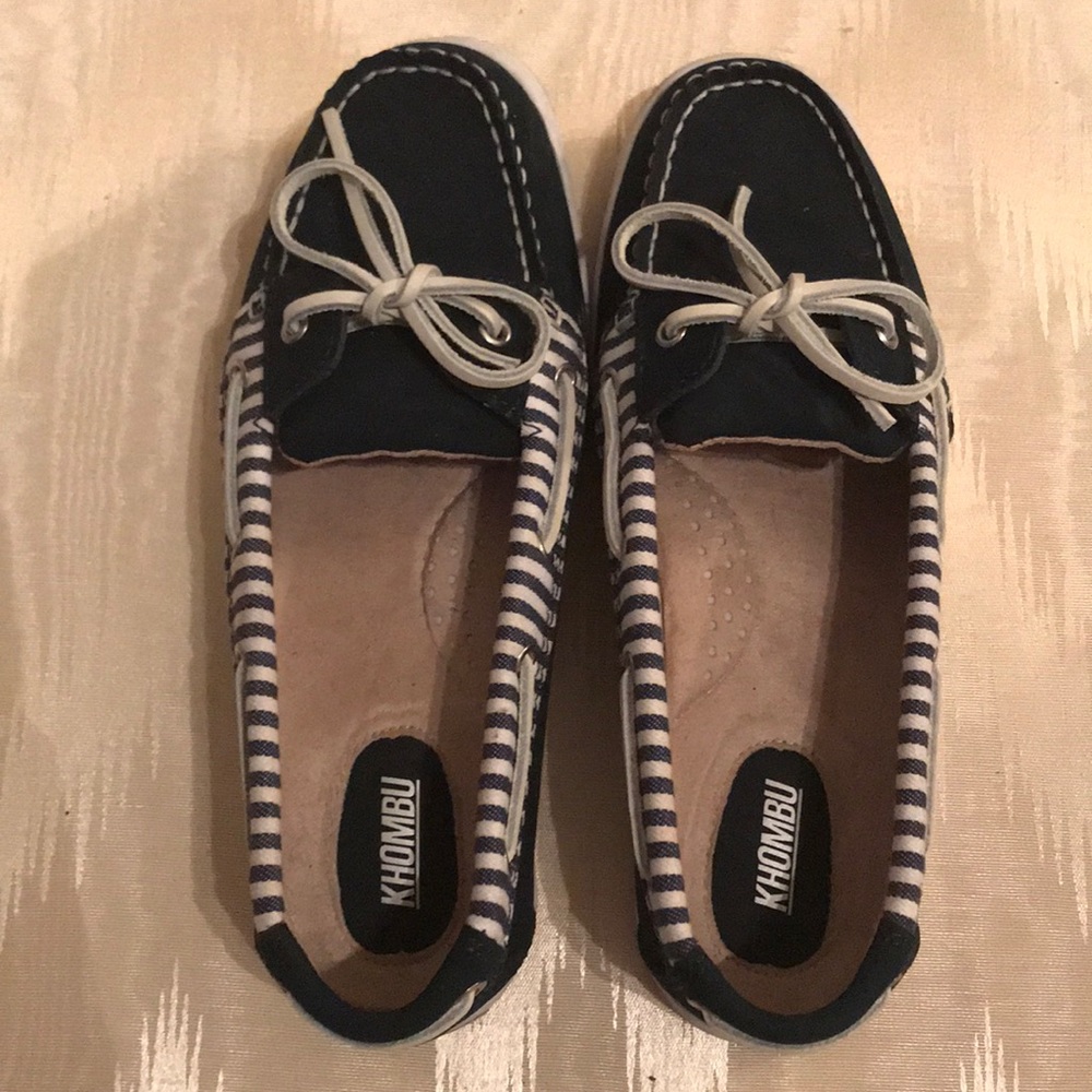 NWOT Navy Khombu Boat Shoes